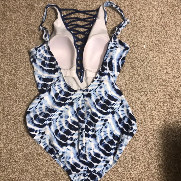 Bathing suit - Picture 2 of 2